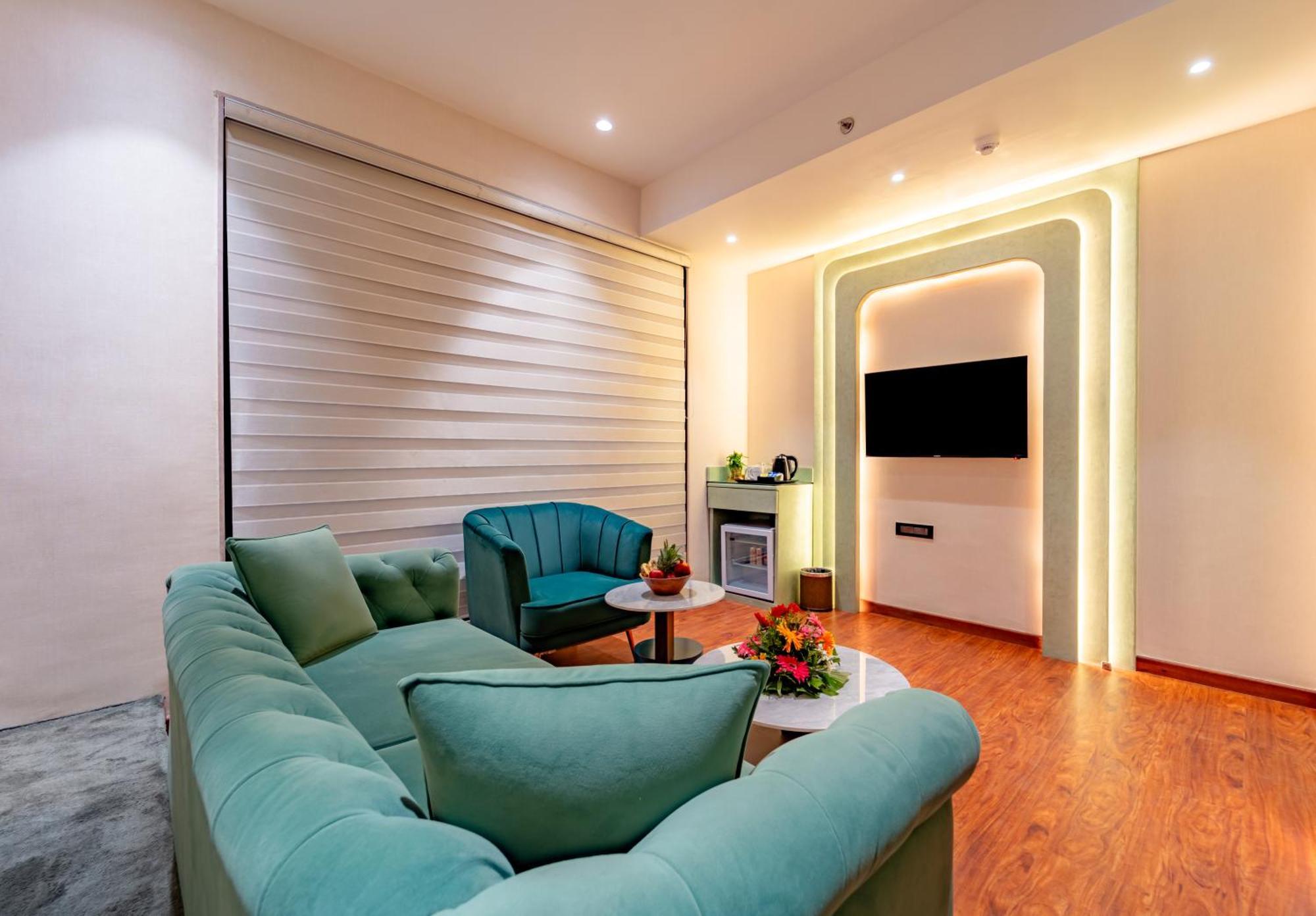 Playsales Scarlet Vijay Nagar Indore Exterior foto