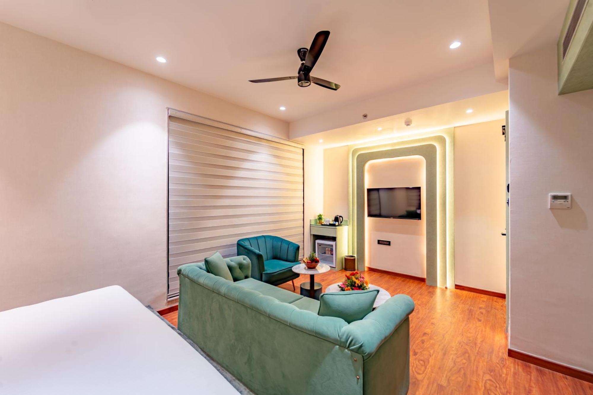 Playsales Scarlet Vijay Nagar Indore Exterior foto